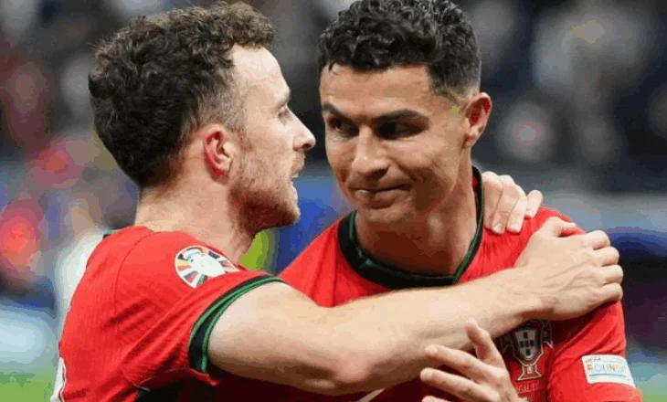 “Kishte frikë se do prishej atmosfera!” Cristiano Ronaldo nuk shkoi në varrimin e Diogo Jotës, ja teoritë që po e justifikojnë