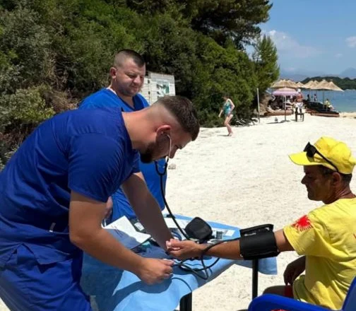 Koçiu: Tendat shëndetësore verore në shërbim të pushuesve në Ksamil dhe Borsh