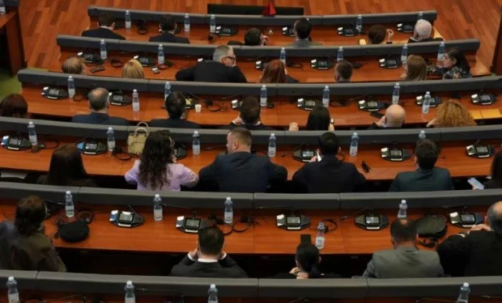 Kosovë/ Kuvendi dështon të konstituohet brenda afatit, sytë nga Kushtetuesja