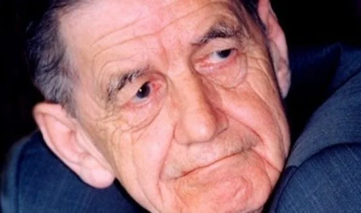 ‘Kosovë, lahutë e djegur këngësh’