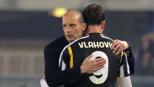 Kritika, lavdërime, përqafime, tension, stola, 41 gola. Allegri dhe Vlahovic, a do të ribashkohen?