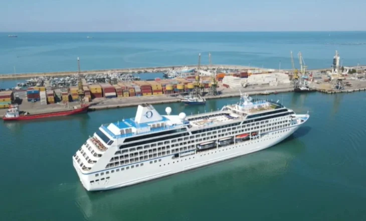 Kroçera “Nautica” ankorohet në portin e Durrësit. 676 turistë nga SHBA-ja dhe Australia vizitë në qytetin