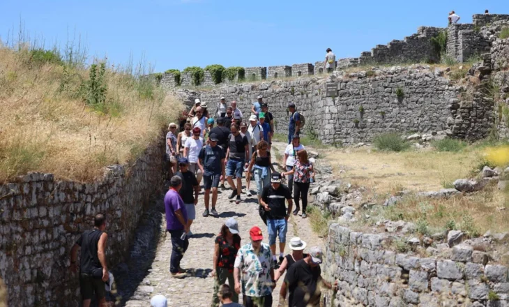 Kryeministri, Edi Rama: E diel korriku në Kalanë e Rozafës të “pushtuar” nga turistët