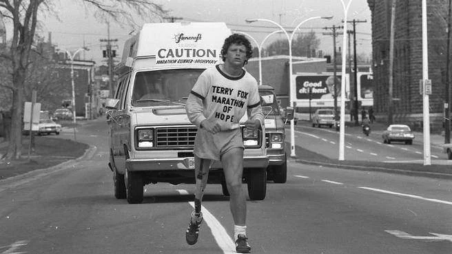Kush ishte Terry Fox, Heroi i shpresës që luftoi për kancerin dhe ndryshoi botën