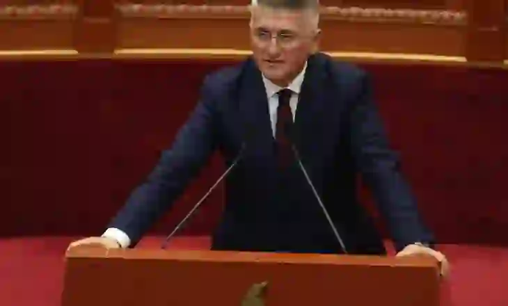 ‘Kuvendi si skenë tragjikomedie’/ Gjekmarkaj për seancën e fundit plenare: Gonxhe pinte aspirina, pikëllimin e Borës do ta mbaj mend