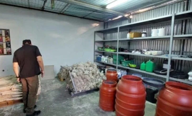 Laboratori i kokainës në Greqi, zbulohen emrat e shqiptarëve të arrestuar dhe në kërkim! Kreu shqiptar ndodhet në Spanjë