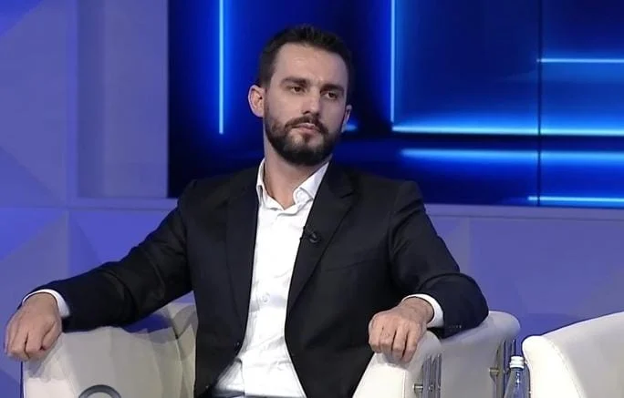Lapaj kërkon mandatin e deputetit, shqyrtohet në KAS kërkesa e “Shqipëria Bëhet”