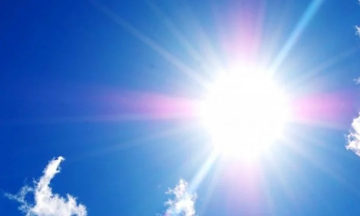 Largohet vapa ‘përvëluese’, vjen moti i lagësht me reshje/ Ja si parashikohet të jetë moti ditën e sotme