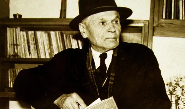Lasgush Poradeci: Gjuha nuk ka faj, por ka poetë që s’dinë të përkthejnë…