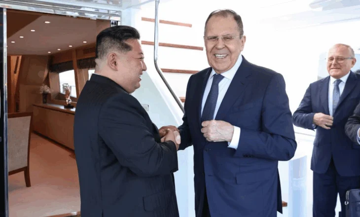 Lavrov takohet me Kim Jong Un, Koreja e Veriut riafirmon mbështetjen e saj për veprimet ushtarake të Rusisë