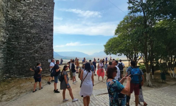 Lëkundet turizmi, pas italianëve, zhgënjehen edhe polakët dhe spanjollët