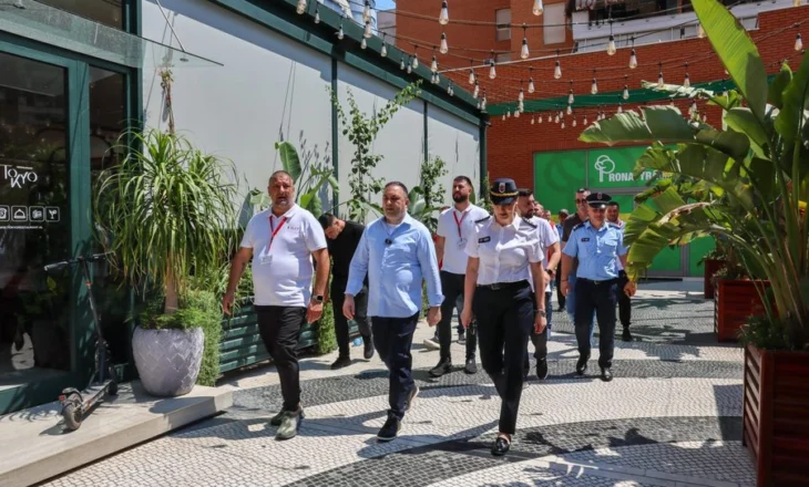 Lirimi i hapësirave publike në kryeqytet, ministri Hoxha zbret në terren