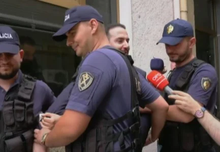 Lirohet nga burgu ish-deputeti i PD, Ervin Salianji/ Pas daljes ja çfarë deklaroi për mediat