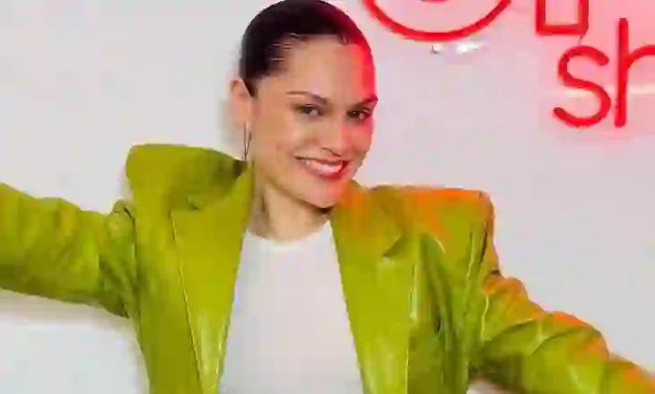 “Lot gëzimi”/ Postimi emocional i Jessie J gjatë trajtimit të kancerit