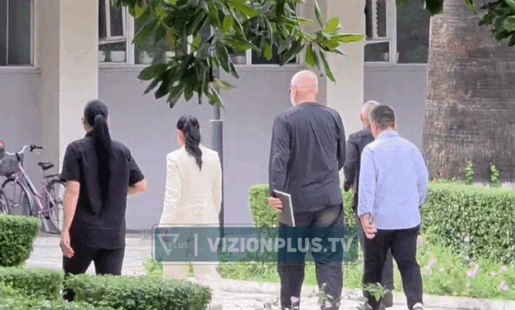“Luftë” zaptuesve të territorit, pas Vlorës Rama takim me të zgjedhurit vendorë në Fier