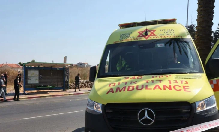 Makina merr para këmbësorët në Izrael, 8 të plagosur, policia në kërkim të autorit i cili u largua nga vendngjarja