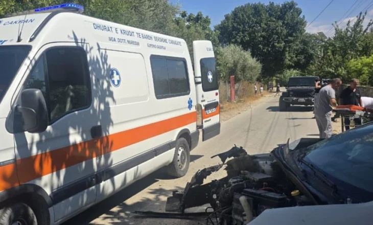 Makina përplaset me murin, dy të plagosur në Fier, detajet e para nga ngjarja