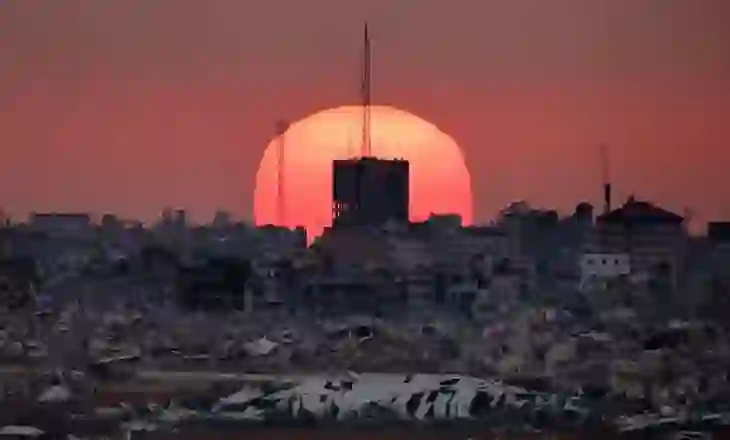 Masakër në tendat e civilëve/ Gaza numëron viktima të reja, ndërsa flitet për armëpushim të mundshëm