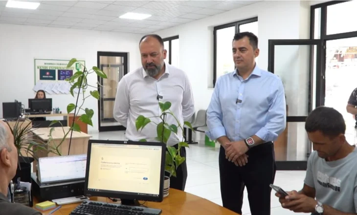 Mazniku dhe Llatja: Asistencë falas për e-Albania në çdo cep të bashkisë Elbasan