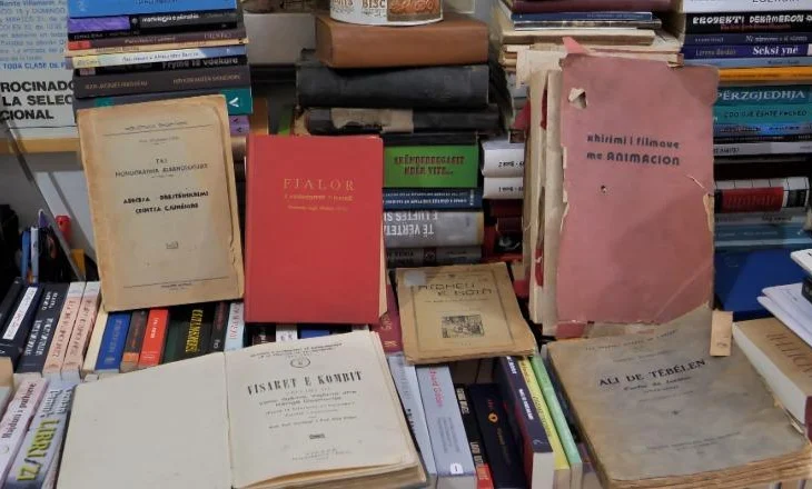 Mbahet në Tiranë panairi i librave të vjetër dhe të përdorur, thesare të kulturës për lexuesit shqiptarë