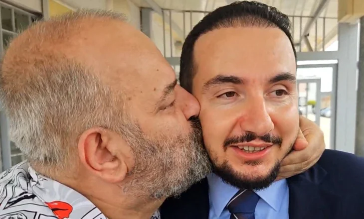 Mbështetësit presin me duartrokitje Salianjin jashtë burgut, Ilir Vrenozi e puth në faqe: Doli tigri!
