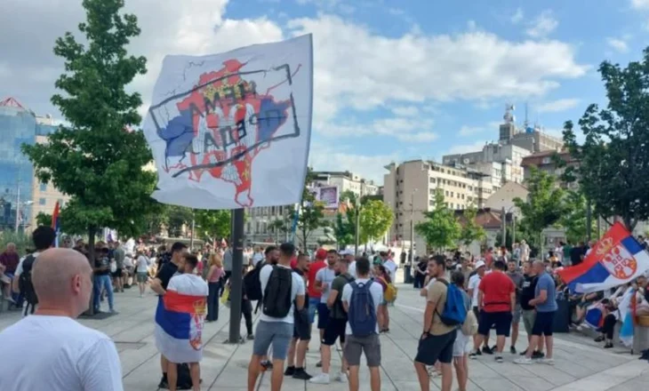 Mbështetja e së djathtës për Vuçiçin po lëkundet