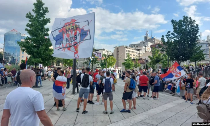 Mbështetja e së djathtës për Vuçiqin po lëkundet