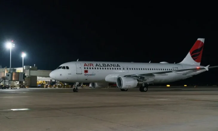 Mbi 5 orë në aeroportin ‘Nënë Tereza’/ 100 qytetarë ‘ngecin’ në holl: Air Albania ka shtyrë udhëtimin, kompania s’na sqaron