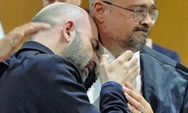 ‘Më kanë shkatërruar jetën’, Saviano shpërthen në lot pas dënimit të bos-it të Camorrës që e kërcënoi me vdekje