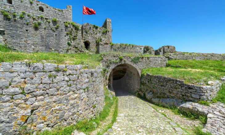 Me qira për 20 vjet, ambientet që do t’i jepen privatit në Kalanë e Lëkurësit dhe Rozafës