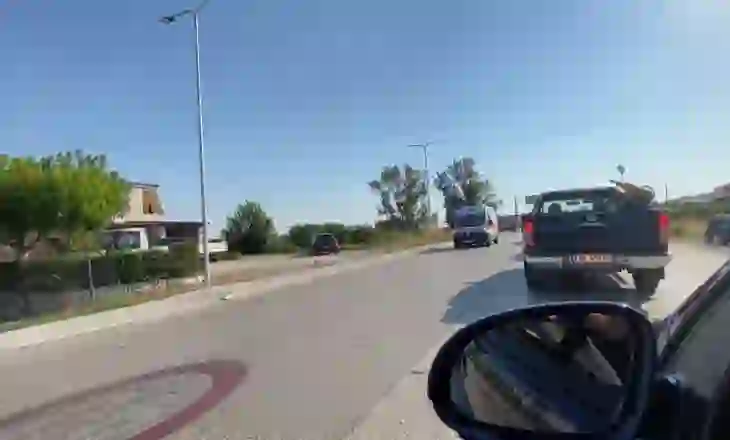 Me shpejtësi tej normave dhe një parakalim të gabuar, aksident i rëndë në aksin Elbasan-Peqin