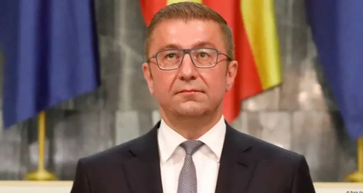 Më shumë vdekje sesa lindje! Ndizet debati në Maqedoninë e Veriut, kryeministri propozon taksë për beqarët