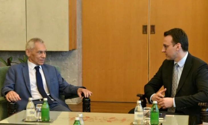 Me sytë nga Rusia/ Petkoviq bisedon me ambasadorin rus për arrestimin e Popoviqit