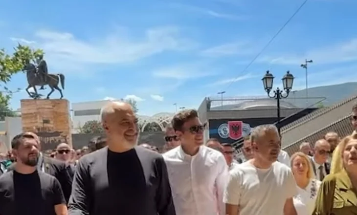 “Me vëllezërit shqiptarë…”, Rama te Çarshia e Vjetër në Shkup