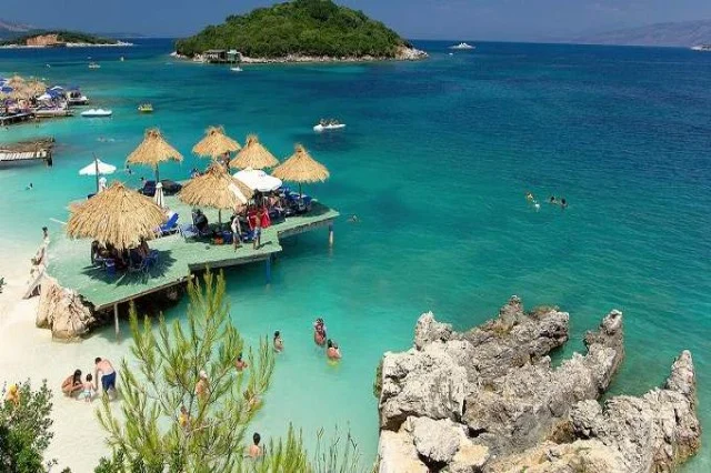 Media italiane: Rritjet e çmimeve dekurajojnë turistët, zbehet numri i pushuesve në Shqipëri