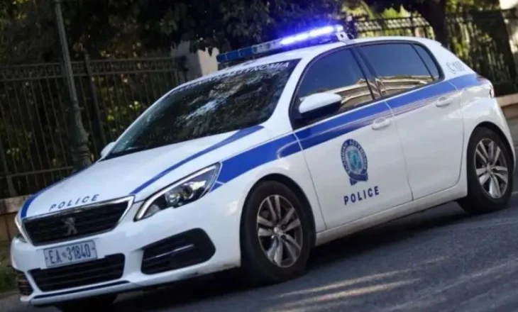 Mediat greke: Tentoi të rrëmbejë vajzën nga nëna e saj dhe u fsheh në pyll, policia prangos 48-vjeçarin shqiptar   