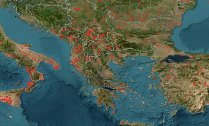 Mesdheu në flakë! NASA trondit me pamjet nga hapësira. Çdo pikë e kuqe në hartë është një zjarr aktiv