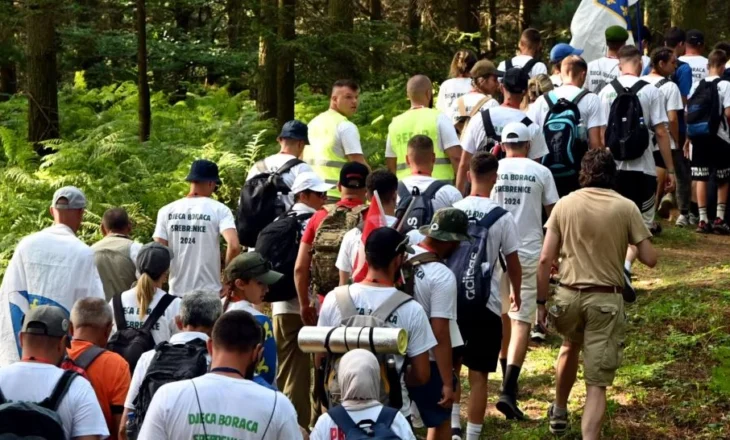 Mijëra pjesëmarrës nisin Marshin e Paqes në kujtim të viktimave të Srebrenicës
