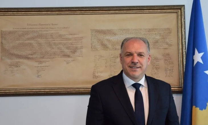 Ministri Damka e mohon “çdo shkelje” pas aktakuzës për keqpërdorim të detyrës