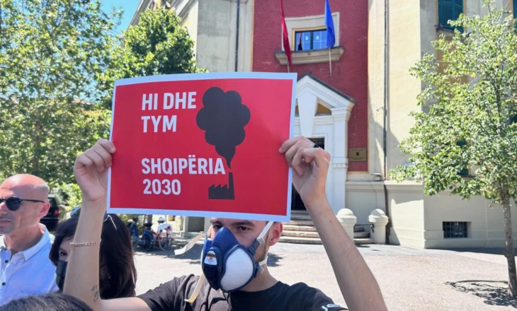 “Ministria e tymit”, BIRN: Aktivistët fajësojnë qeverinë për zjarret në fushat e mbetjeve