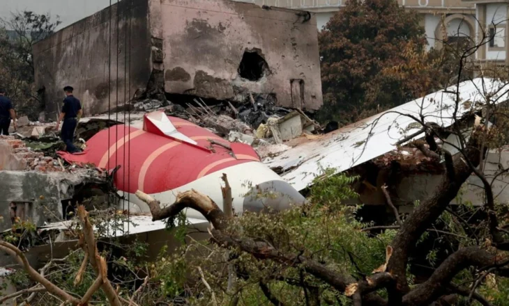 Misteri i rrëzimit të avionit në Indi/ Zbardhet biseda e pilotëve: Pse e ndërpreve karburantin?