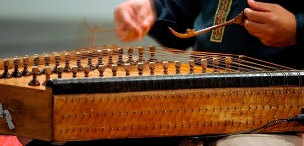 Mjeshtri i fundit i Santoorit në Kashmir, lufta për të ruajtur një trashëgimi muzikore