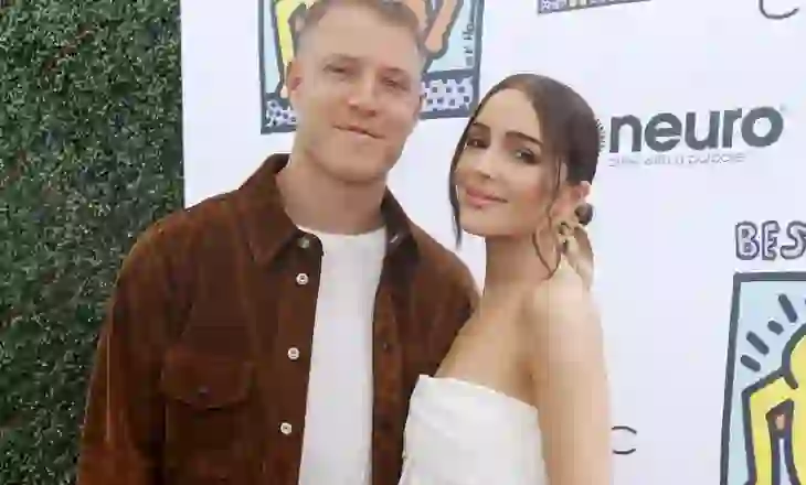 Modelja Olivia Culpo dhe ylli i NFL-së, Christian McCaffrey, mirëpresin fëmijën e tyre të parë
