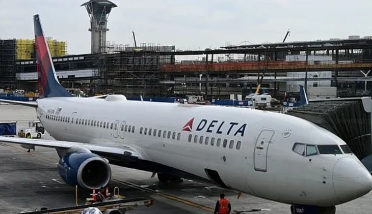Moment tronditës, agjentët federalë ‘sulmojnë kabinën’ dhe arrestojnë pilotin e një avioni Delta