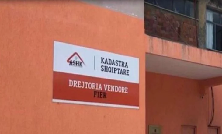 Mori para në këmbim të dokumenteve të legalizimit, dënohet ish-punonjësi i Kadastrës në Fier!