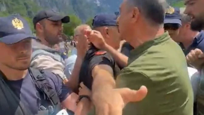 “Mos kap me dorë se ta…”, çfarë ndodhi mes deputetëve të PD dhe Policisë në Theth
