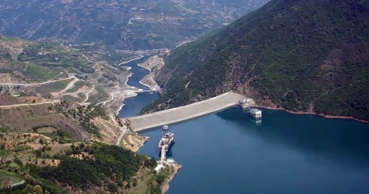 Mungesa e reshjeve vë në vështirësi KESH, humbje 21 mln euro në tremujorin e parë 2025