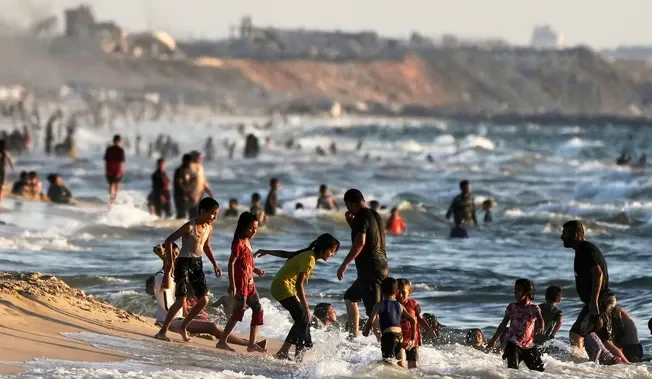 “Na morën edhe detin”/ Gaza humb strehën e fundit mes urisë, vapës dhe dëshpërimit