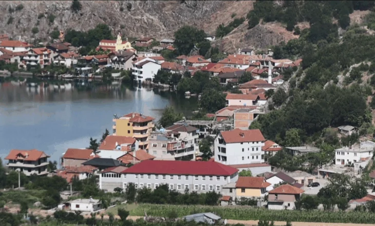 Ndodhet në Shqipëri, zhytuni në vendbanimin më të vjetër europian mbi liqen