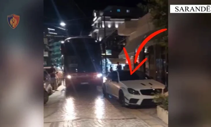 Ndryshimet e reja të Kodit Rrugor/ Parkoi automjetin mbi trotuar, ndëshkohet me gjobë dhe procedohet 31-vjeçari në Sarandë